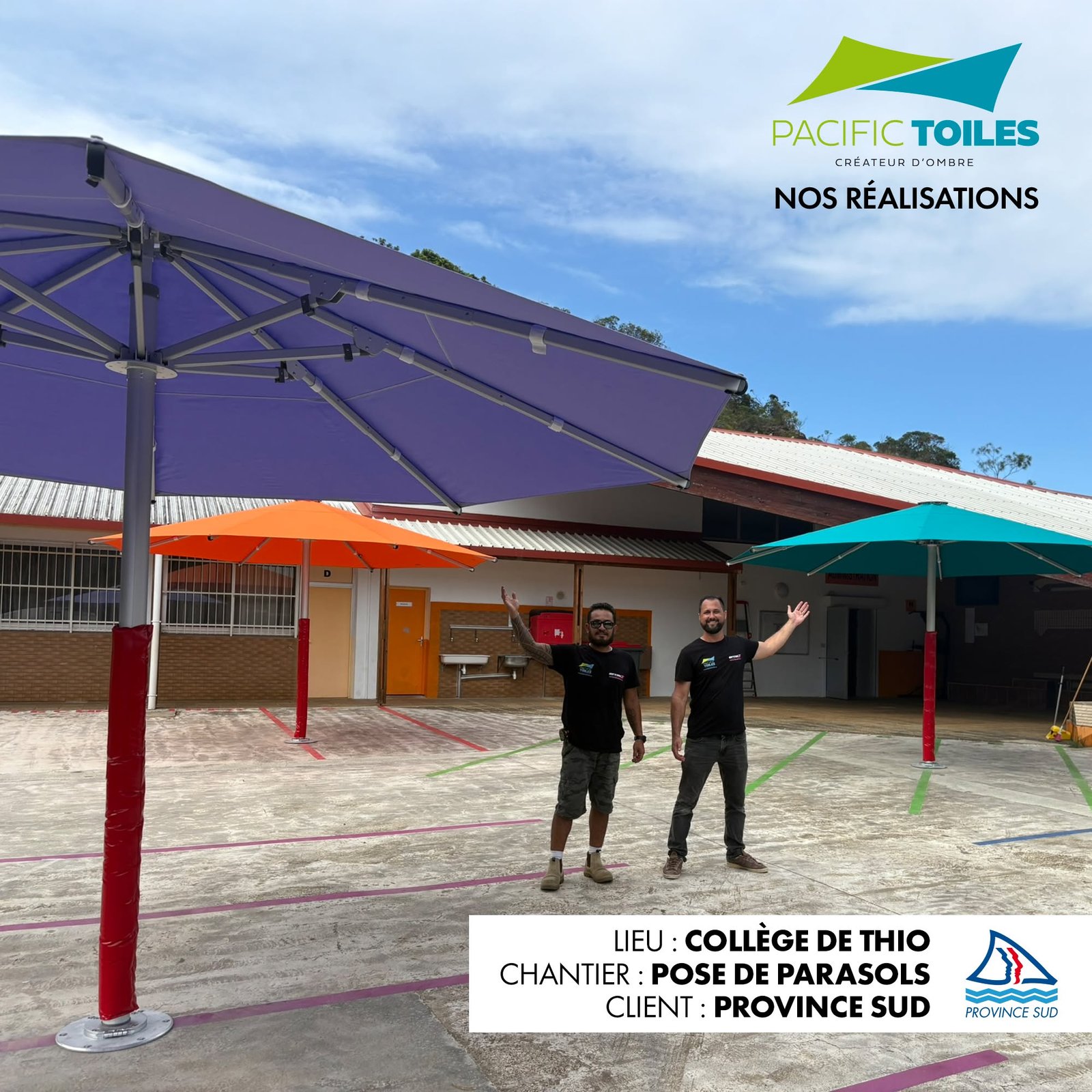 Parasols géants colorés posés au collège de Thio pour la Province Sud